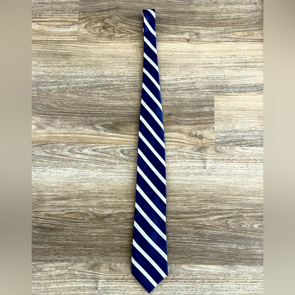 Chaps Blue and Silver Striped Tie